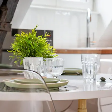 Jeanne A Duplex Vieux Marche A Apartamento